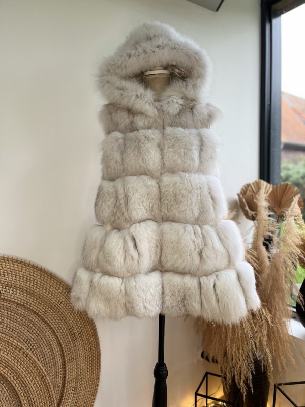 Veste évasée avec capuche en Renard .